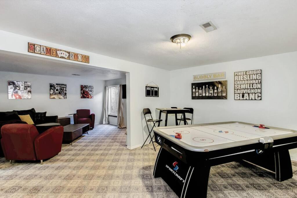 Wow! Spacious Retreat & Amazing Yard 2400+4Bd/3Bth Wichita Buitenkant foto