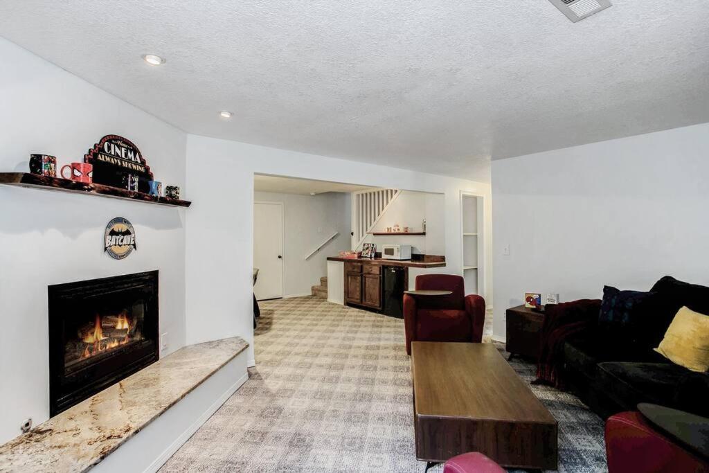 Wow! Spacious Retreat & Amazing Yard 2400+4Bd/3Bth Wichita Buitenkant foto