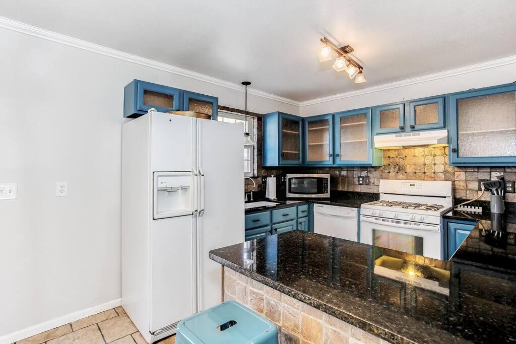 Wow! Spacious Retreat & Amazing Yard 2400+4Bd/3Bth Wichita Buitenkant foto