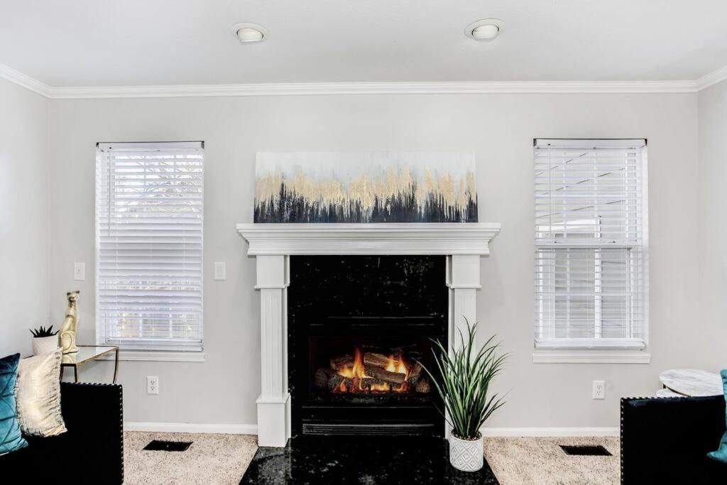 Wow! Spacious Retreat & Amazing Yard 2400+4Bd/3Bth Wichita Buitenkant foto